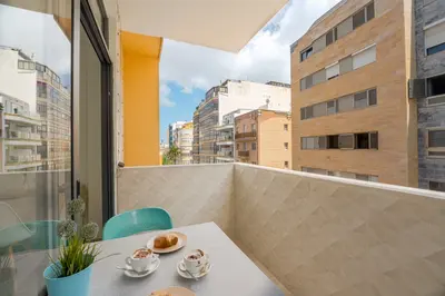 Casita Palmera - Salón moderno con vista al mar